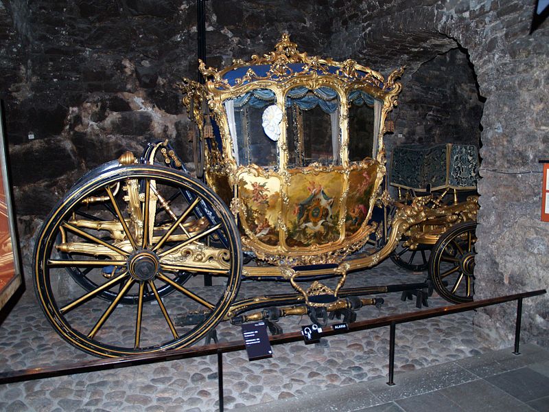 800px-Royal_carriage_livrustkammaren_museum_stockholm.jpg