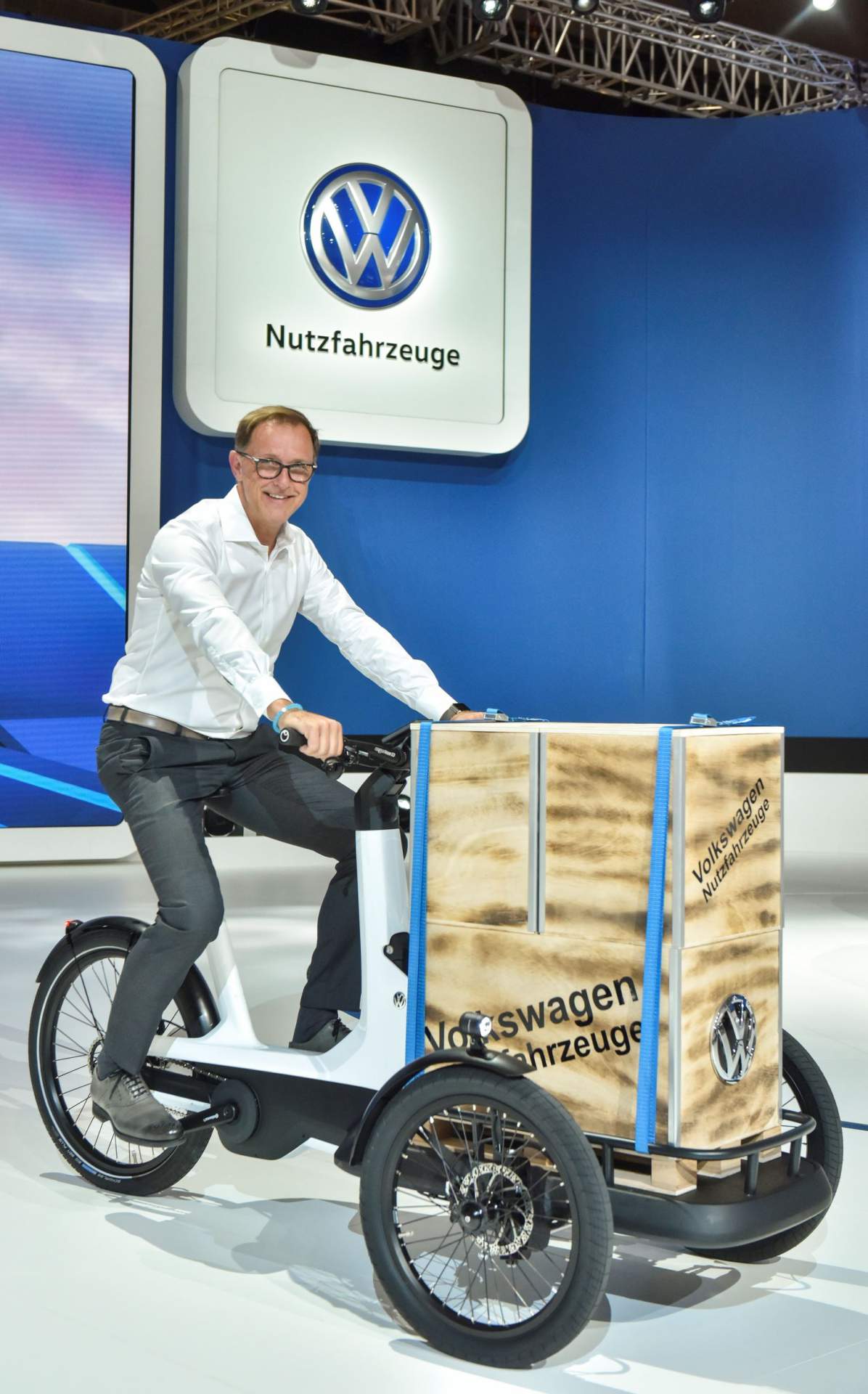 0d434d5a-vw-cargo-e-bike-1.jpg