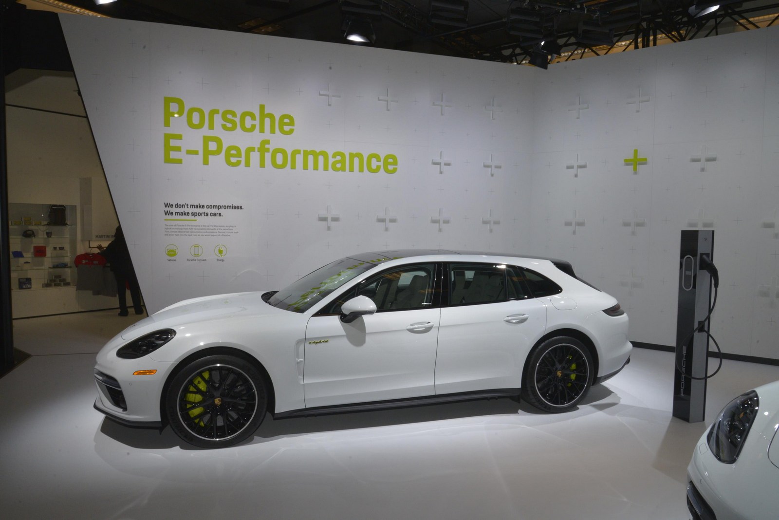 Porsche-Panamera-Turbo-S-E-Hybrid-Sport-Turismo-38.jpg