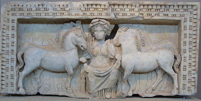 Epona+flanked+by+2+horses+800-)Epona_Salonica601_ArchMus+from+Wikipedia.jpg