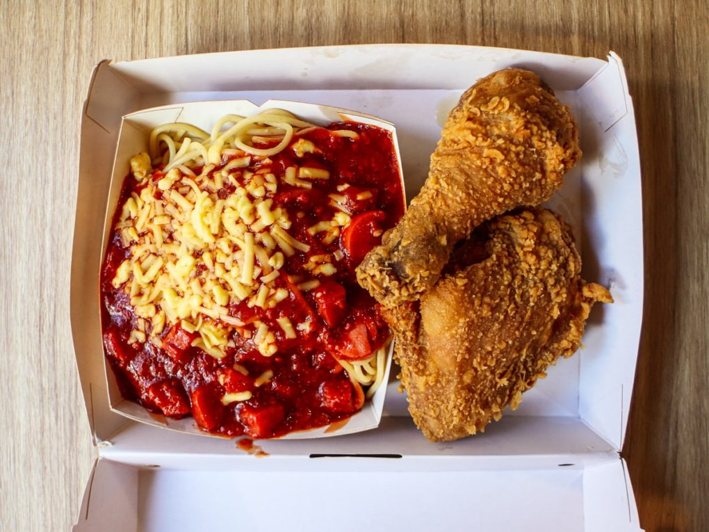 Jollibee-Jolly-Spaghetti-with-ChickenJoy-1020x765.jpg