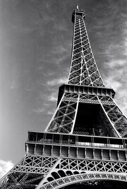 Pictures_of_Eiffel_Tower_black_and_white.jpg