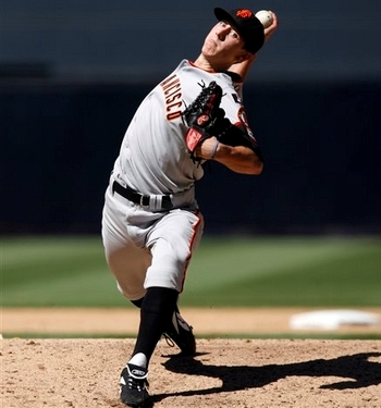 Example_HipsRotatingBeforeShoulders_TimLincecum_2007_035.jpg