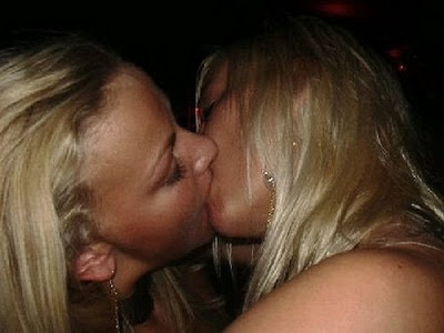 sexy-drunk-girls-kissing-98.jpg