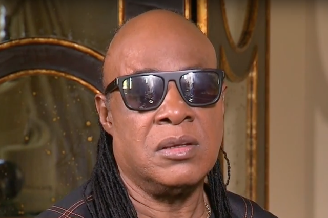 stevie-wonder-chokes-up-remembering-prince-anderson-cooper-cnn-video-watch-640x426.png