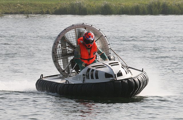 Formel1_hovercraft.jpg