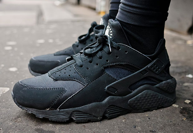 nike-air-huarache-all-black-1.jpg