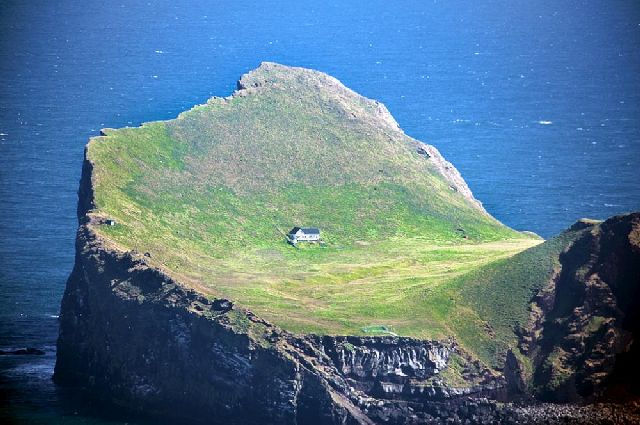 houses_in_middle_nowhere_01.jpg