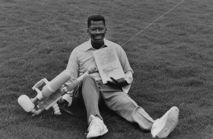 lonnie-johnson-with-super-soaker.jpg