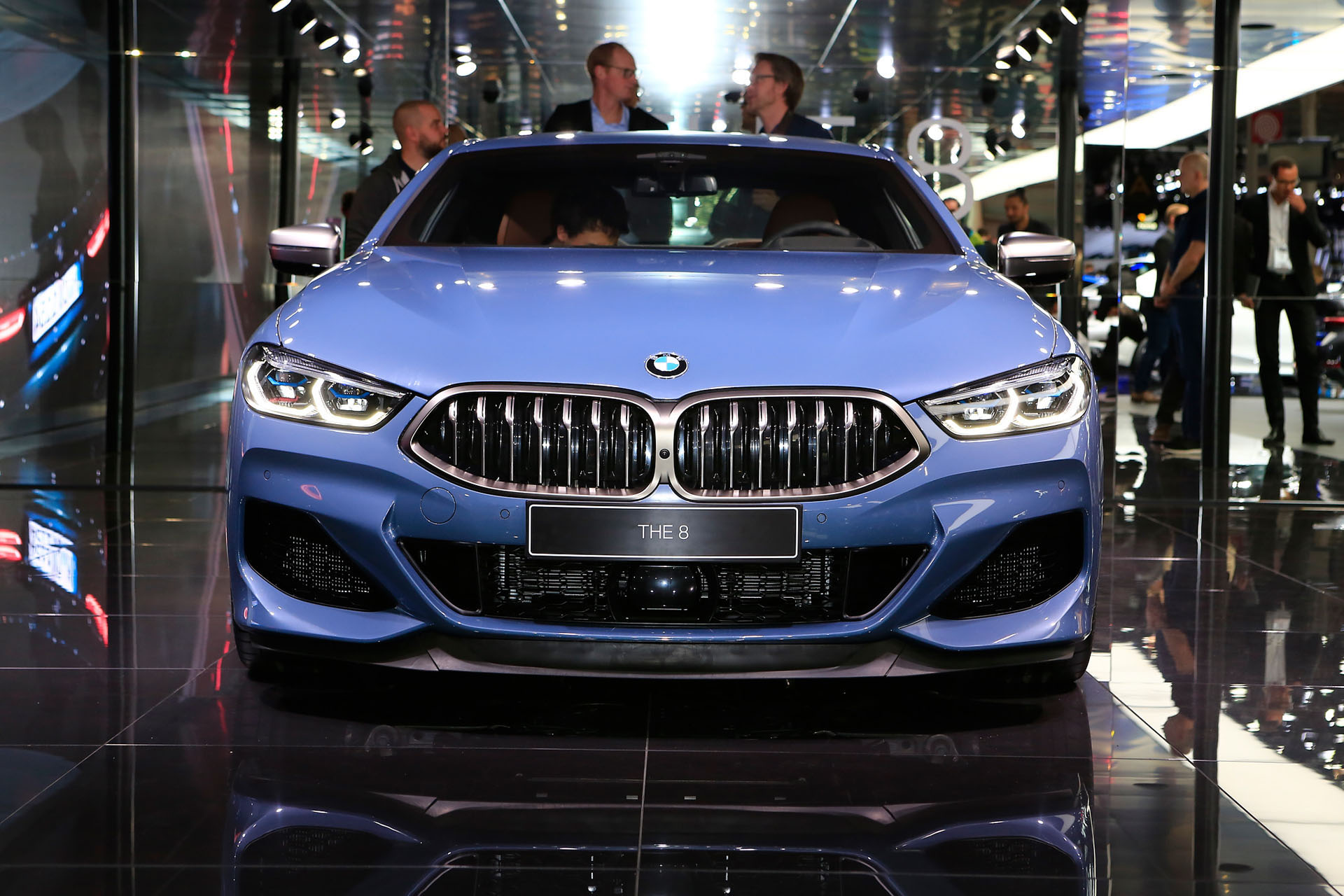 676e0145-2019-bmw-8-series-paris-live-sb-02.jpg