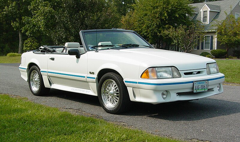 800px-Ford_Mustang_GT_convertible_(third_generation).jpg
