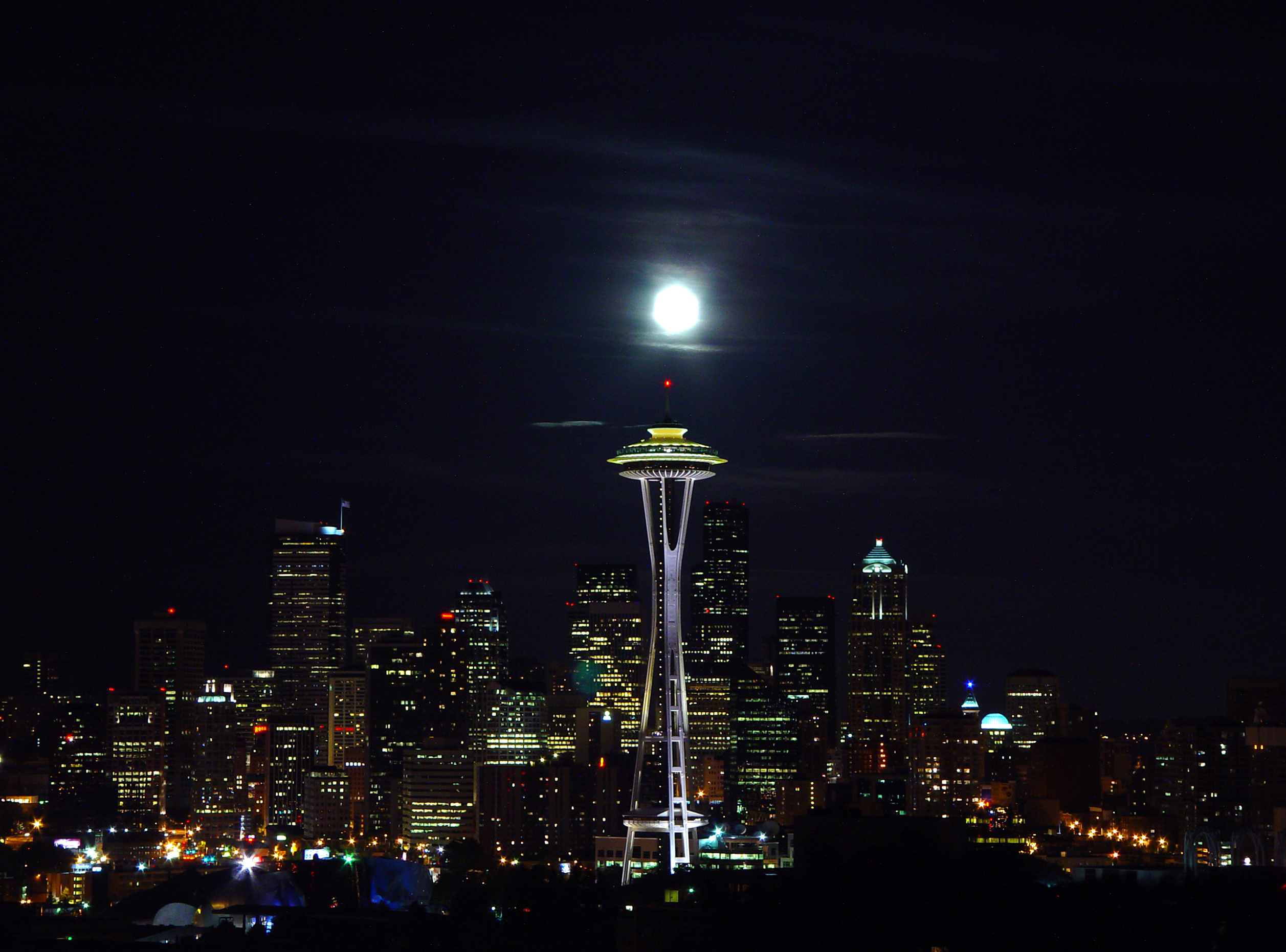 Seattle_skyline_night.jpg