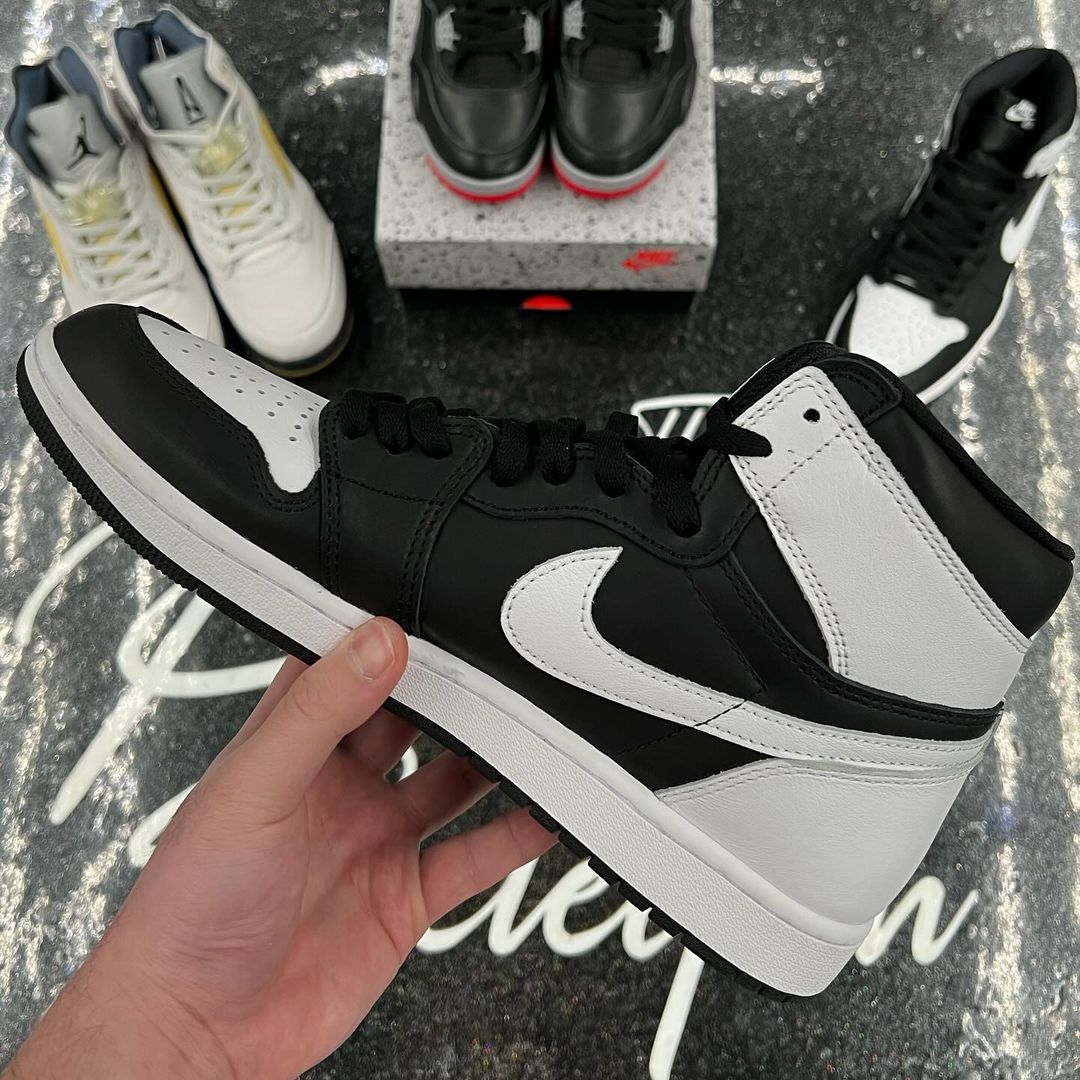 Air-Jordan-1-High-Black-White-DZ5485-010-1.jpg
