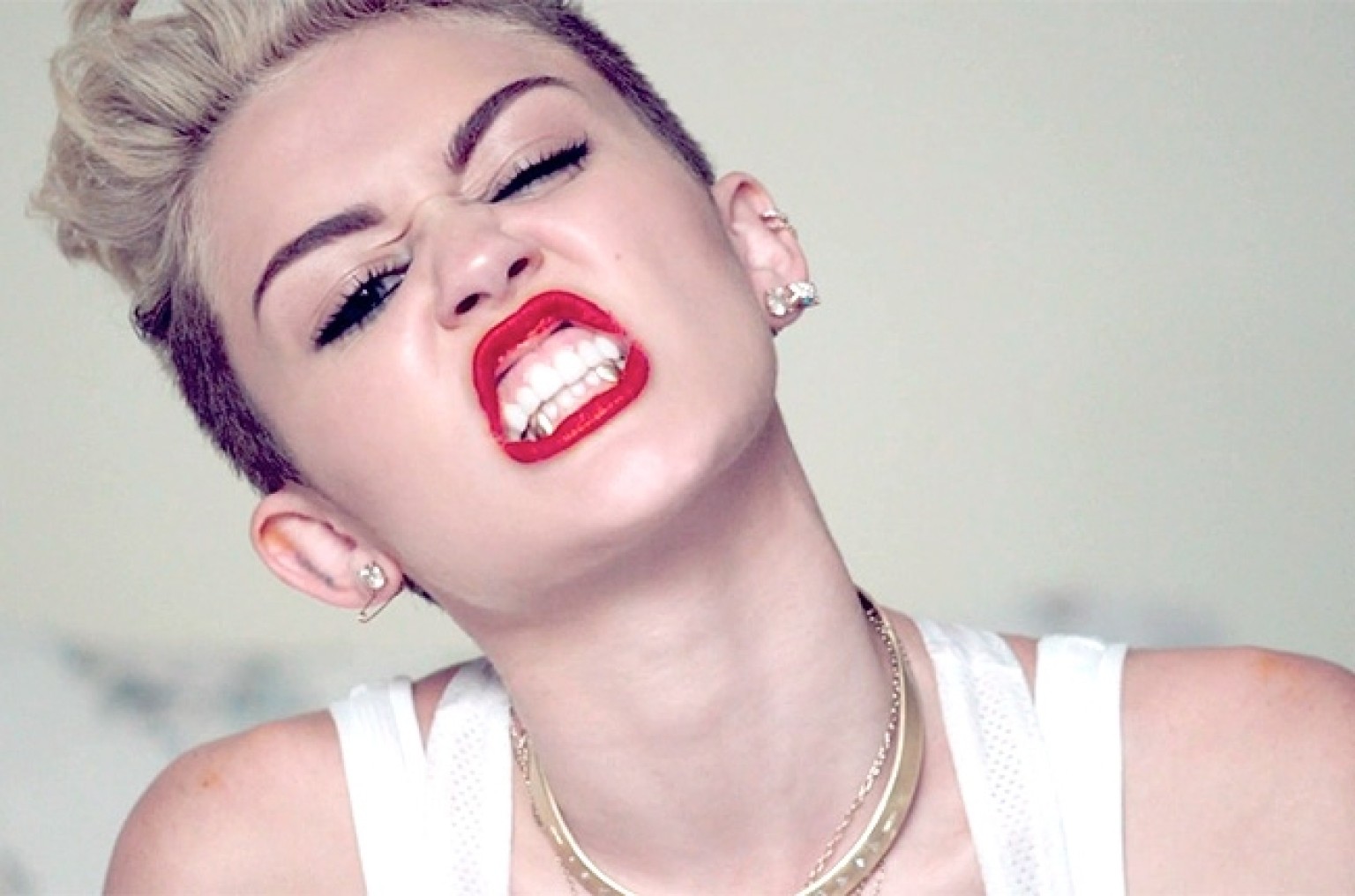 o-MILEY-CYRUS-WE-CANT-STOP-facebook.jpg