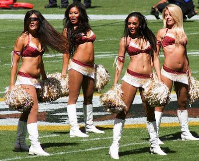 hot_christmas_cheerleaders_09.jpg