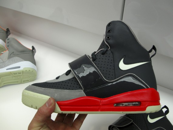 nike-air-yeezy-black-grey-fire-red-02.jpg