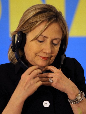 Hillary+Clinton+headphones.jpg