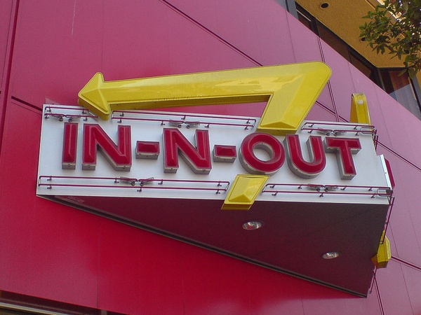 In-N-Out-neon-sign-hamburgers-burgers_140525.jpg