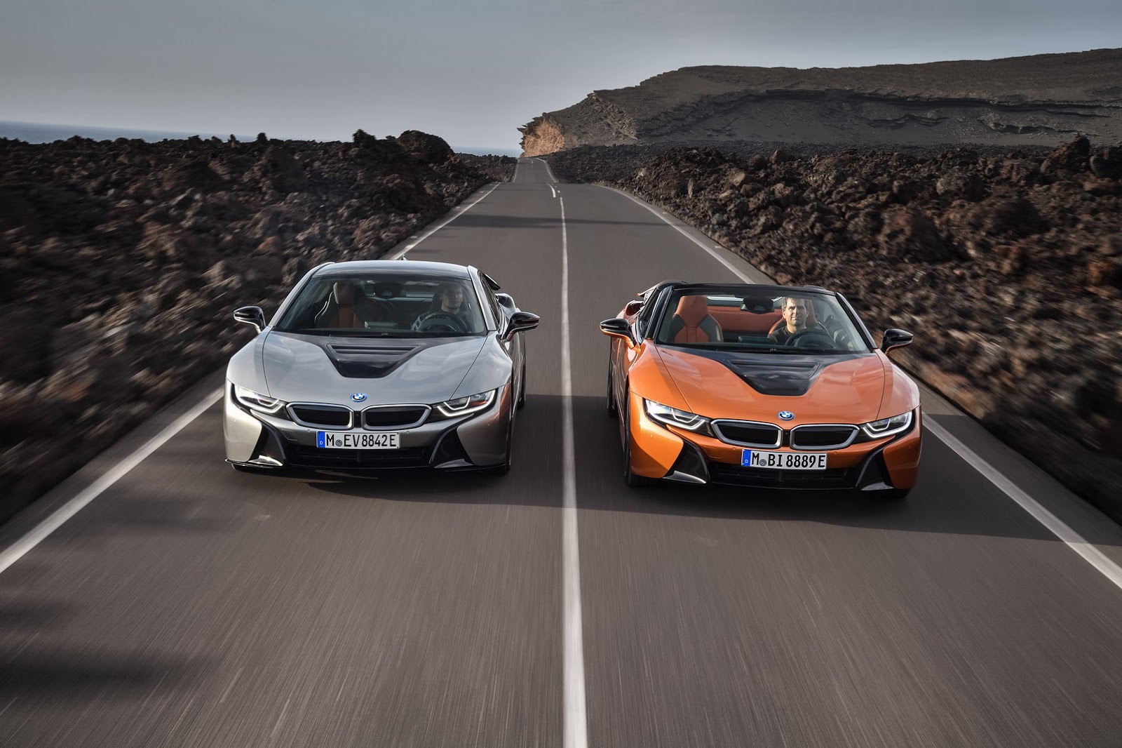 2019-BMW-i8-Roadster-Coupe-38.jpg