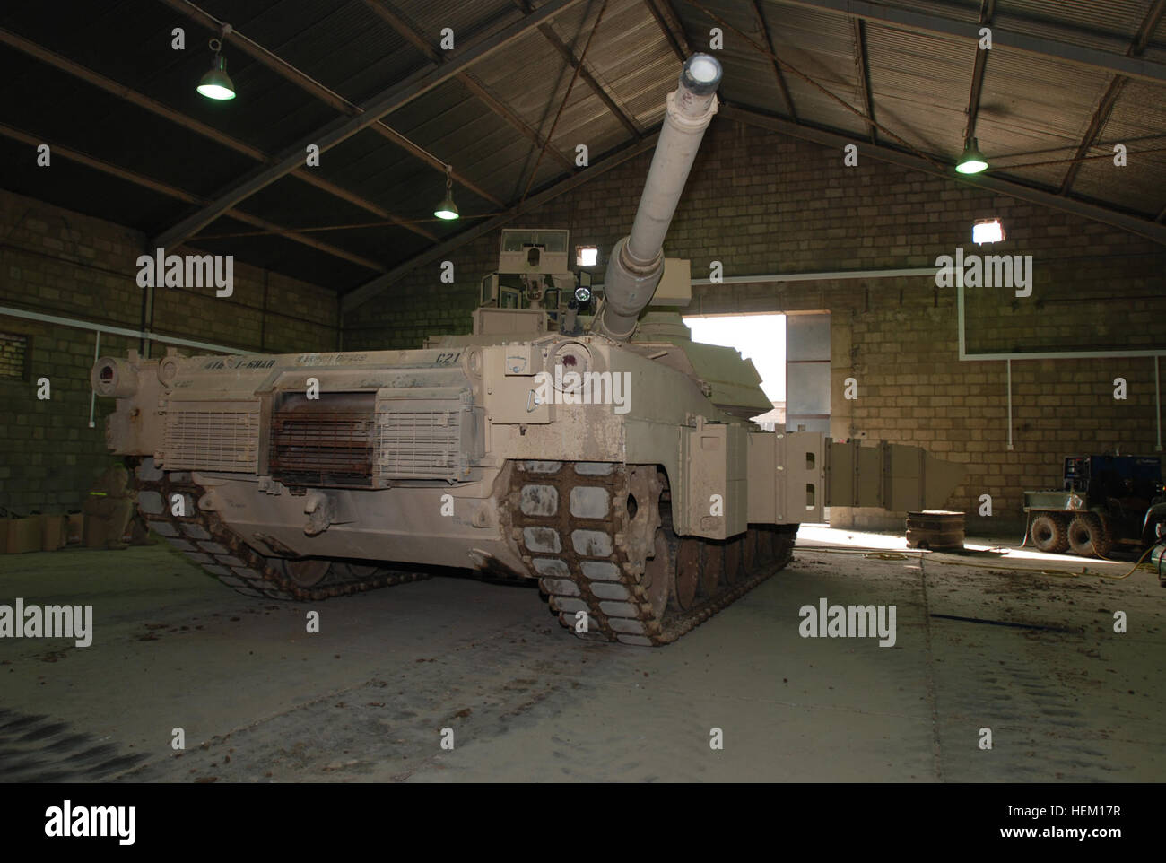 an-m1-a2-abrams-tank-is-in-a-warehouse-being-upgraded-for-soldiers-HEM17R.jpg