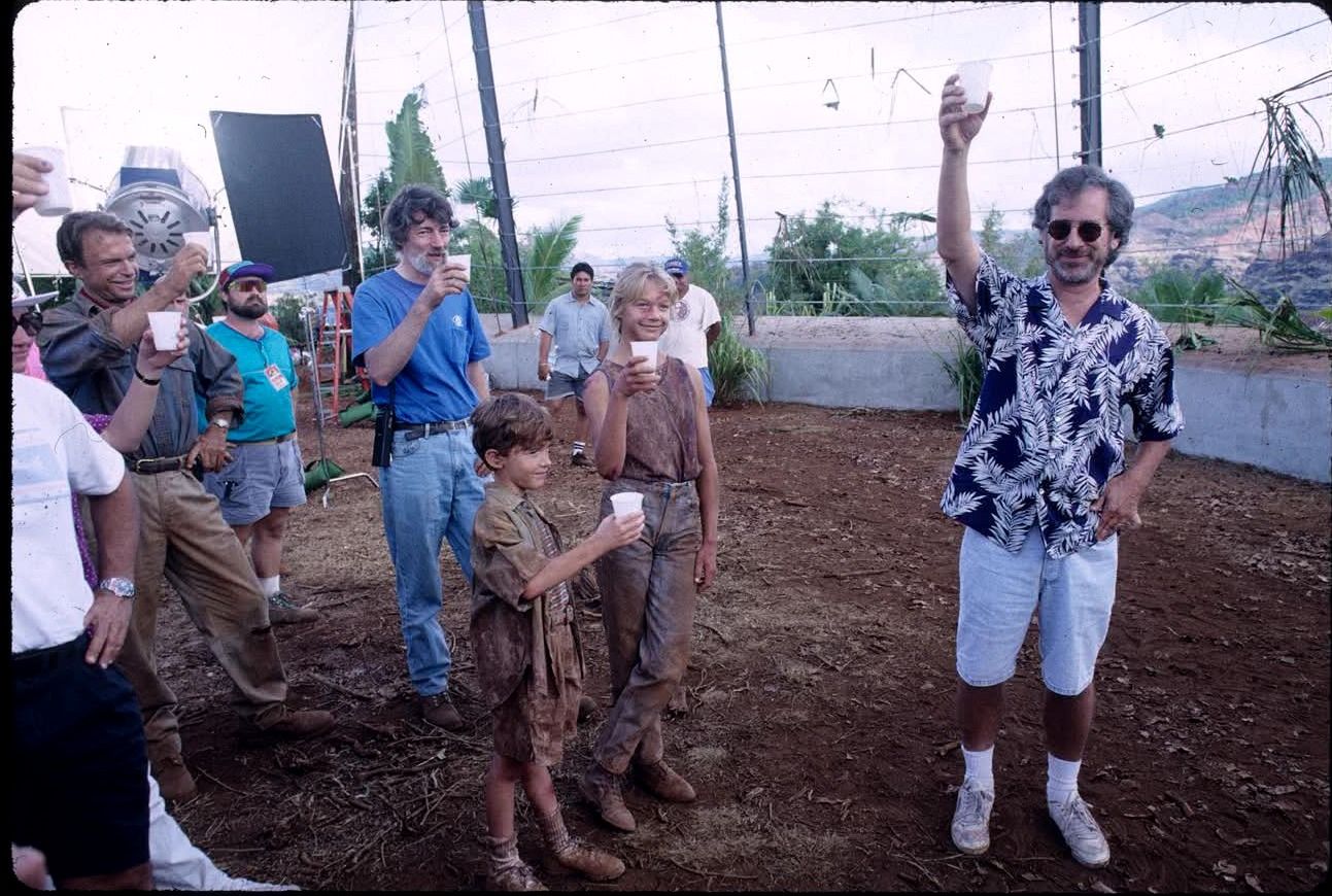 40 behind the scenes photos from Jurassic Park | Jurassic park, Jurassic  park movie, Jurassic park 1993