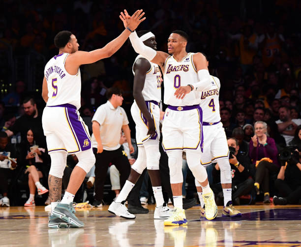 talen-hortontucker-of-the-los-angeles-lakers-high-fives-russell-the-picture-id1239726096