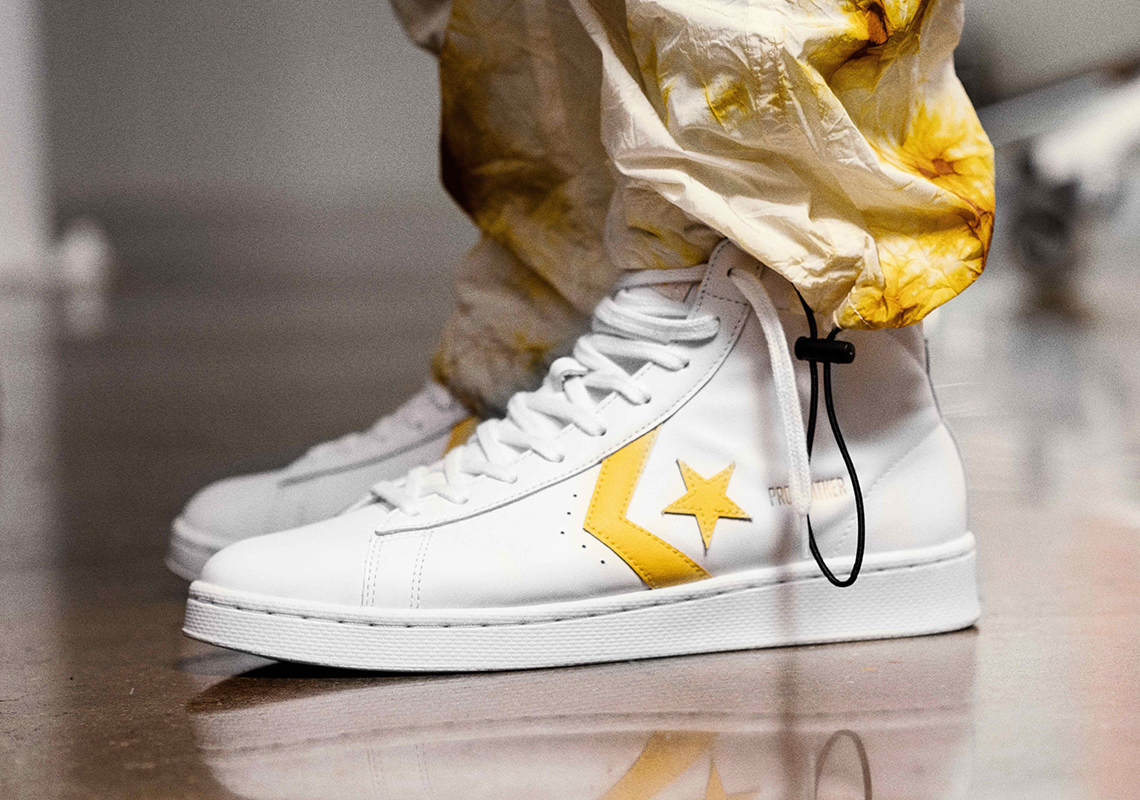 converse-pro-leather-ss20-on-foot-yellow-1.jpg