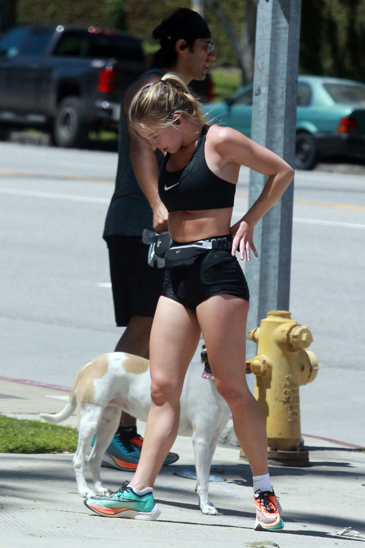 sydney-sweeney-shows-off-her-fabulous-figure-while-out-for-a-run-with-a-mystery-man-in-los-angeles-160420_23.jpg